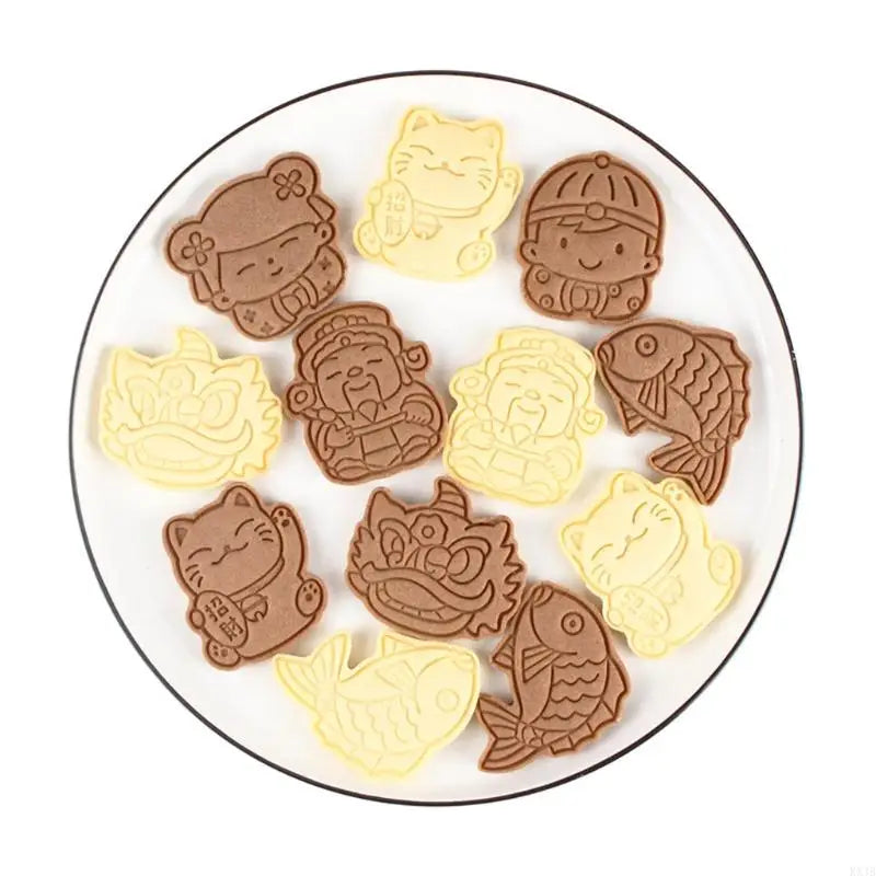KX4B 6pcs New Year Plastic Baking Mold Kitchen Biscuit Cookie Cutter Pastry Plunger 3D Die Fondant Cake Decorating Tools