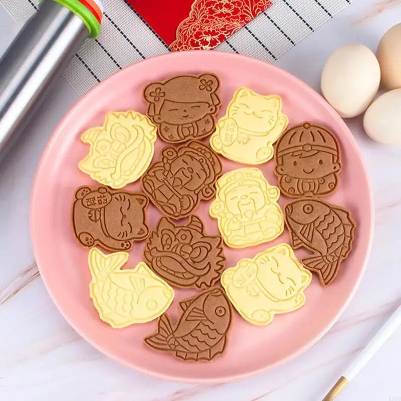 KX4B 6pcs New Year Plastic Baking Mold Kitchen Biscuit Cookie Cutter Pastry Plunger 3D Die Fondant Cake Decorating Tools